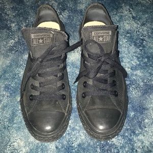 Black low top converse